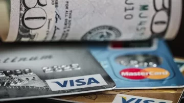 Fin del cepo: qué pasa con las compras en dólares hechas con tarjeta antes de la flexibilización