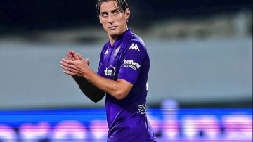 Preocupación en Italia: un jugador de la Fiorentina se desplomó en pleno partido