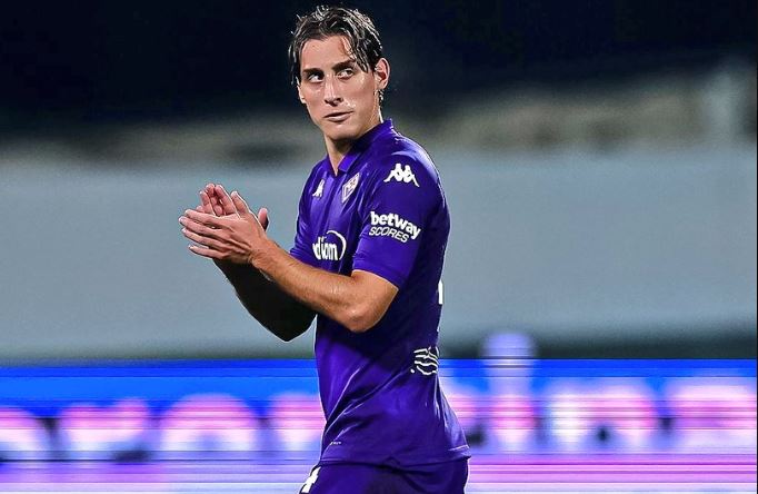 Preocupación en Italia: un jugador de la Fiorentina se desplomó en pleno partido