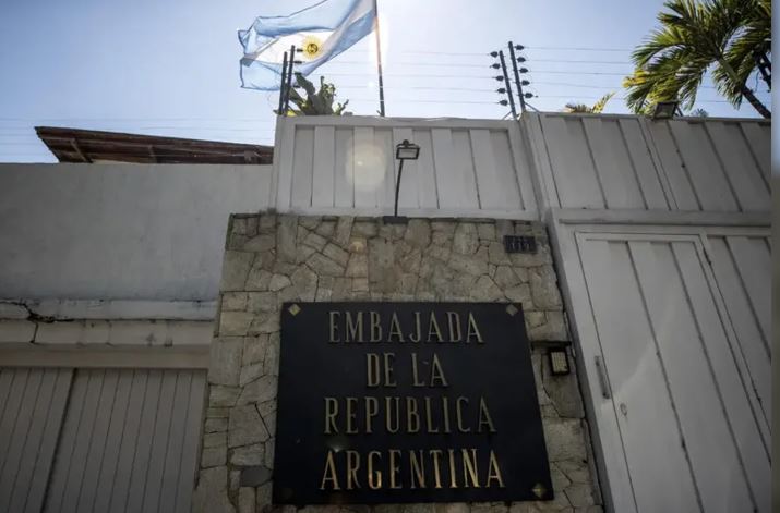 El Gobierno expresó su preocupación por la “alarmante” situación de los asilados en Caracas