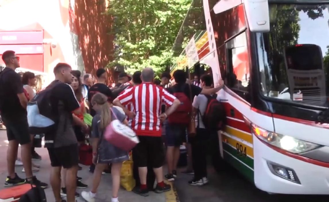 Los hinchas de Estudiantes coparon Santiago del Estero y van por la gloria