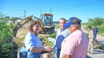 La intendente Fuentes supervisó un nuevo operativo de limpieza de más de 1500 metros en el colector pluvial Colón sur
