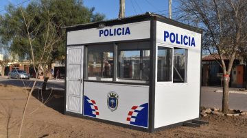 Incidentes en La Dársena: destrozaron una garita policial tras un festejo de egresados