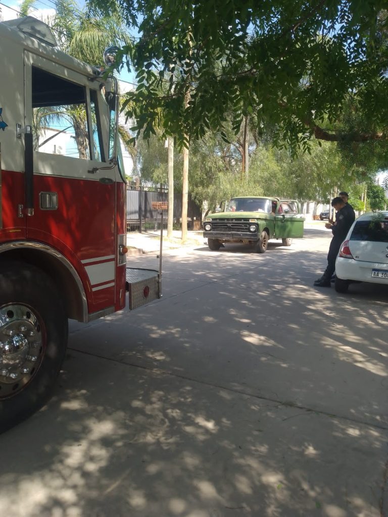 Minutos de tensión en el B° Santa Lucía por fuga de GNC en una camioneta