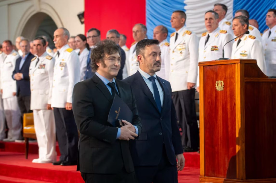 Milei aprobó el despliegue militar en lugares estratégicos por temor al terrorismo o crimen organizado