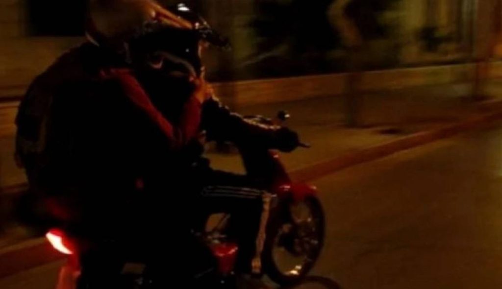 Motochorro hirió a una mujer de 69 años para robarle el celular en el barrio Centro de La Banda