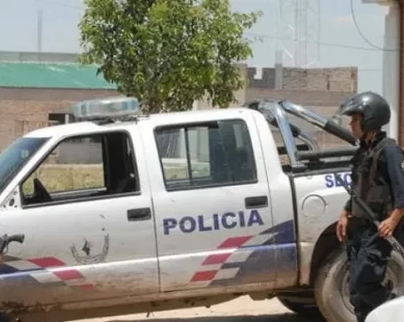 Un hombre se bajó los pantalones y le mostró los genitales a su vecina