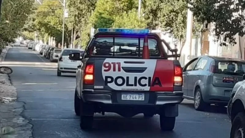 Detienen a tres santiagueños en Catamarca: se drogaban y provocaban disturbios en una plaza del centro