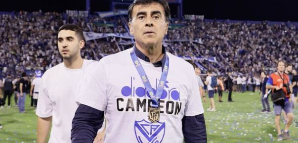 Futuro incierto para Gustavo Quinteros: ¿Deja Vélez para irse a Brasil?