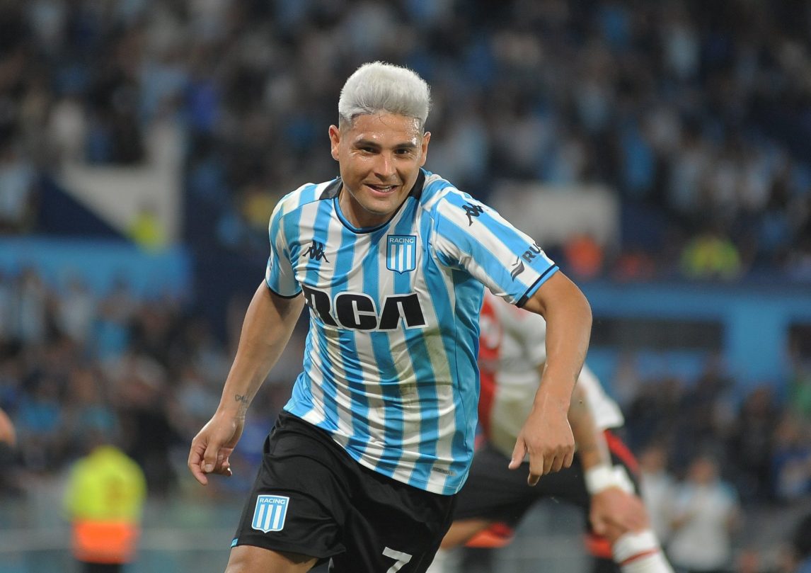 Racing pegó en el momento justo y derrotó a River en el Cilindro