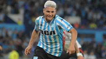 Racing pegó en el momento justo y derrotó a River en el Cilindro