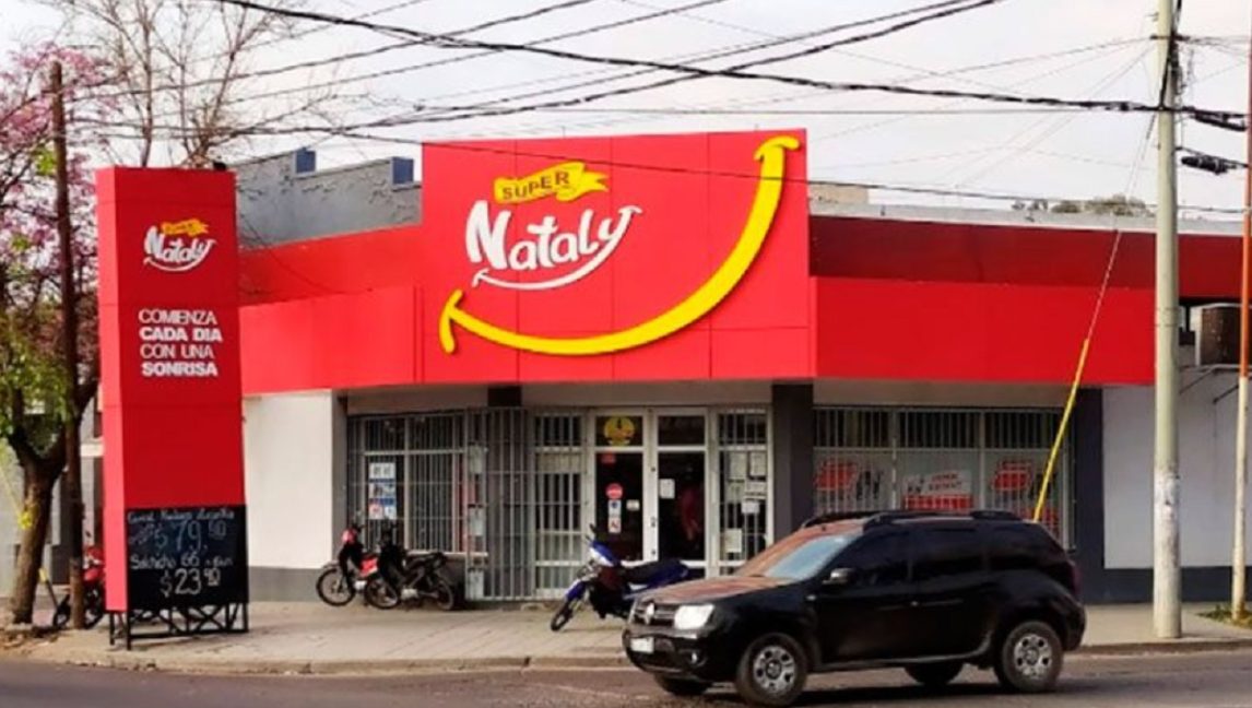 Con las manos en la picada: atrapan a dos sujetos que escondieron vodka y fiambre entre la ropa