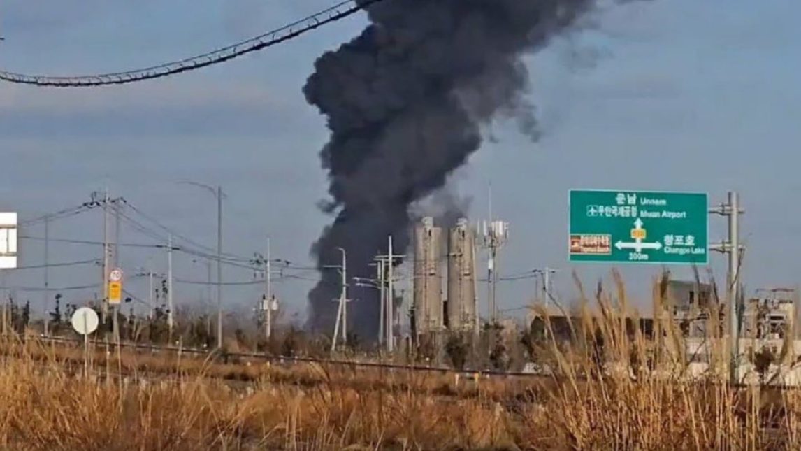 Tragedia aérea en Corea del Sur: un avión se estrelló al aterrizar