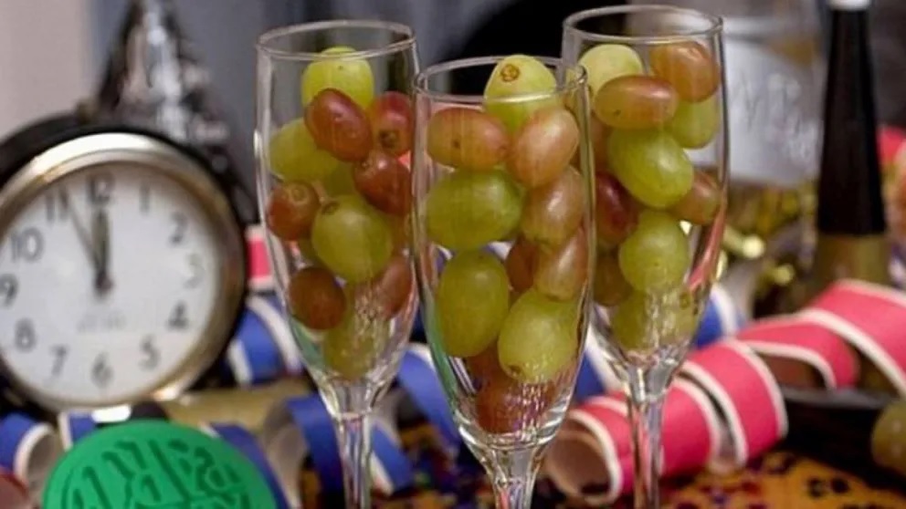 De dónde proviene el ritual de comer 12 uvas en Año Nuevo
