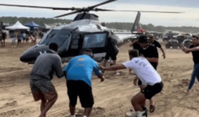 Un helicóptero aterrizó sin autorización en medio de una playa de Pinamar: quién es el piloto