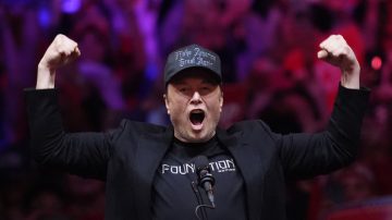 Biógrafo de Elon Musk cree que el magnate está “volviéndose loco”