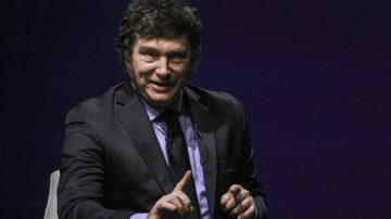 The Guardian criticó duramente a Milei en un editorial