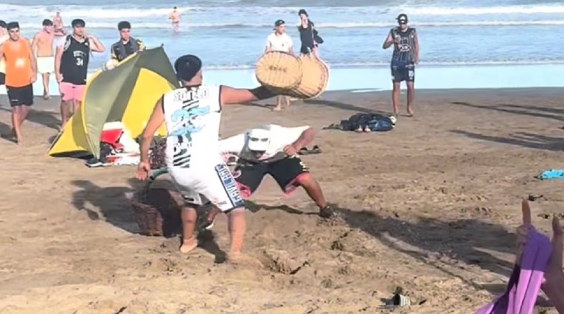 VIDEO | Vendedores de churros protagonizaron una insólita pelea en Villa Gesell