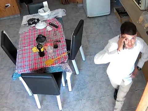 Se hizo pasar por un contador y le robó miles de dólares a un jubilado