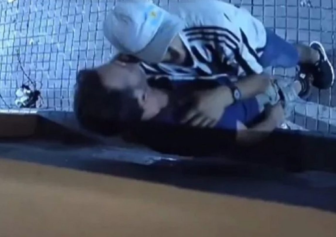 VIDEO | Robar los pone mimosos: ladrones fingieron ser novios para evitar a la policía