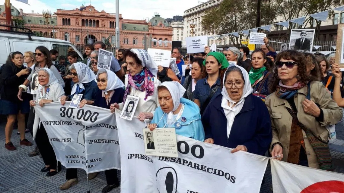 Contundente respaldo de Madres de Plaza de Mayo a Nicolás Maduro