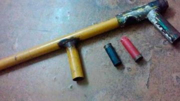 Interceptan a dos menores de 14 y 16 años, armados con tumberas en el barrio Belén