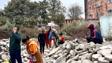 Decenas de personas mueren tras un fuerte sismo en el Tíbet