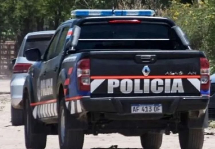 Terminó en el hospital tras chocar con una camioneta en una esquina de La Banda