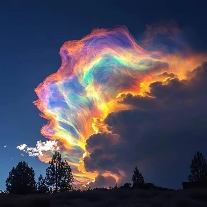 Un arco iris de fuego en el cielo sorprendió a los tucumanos