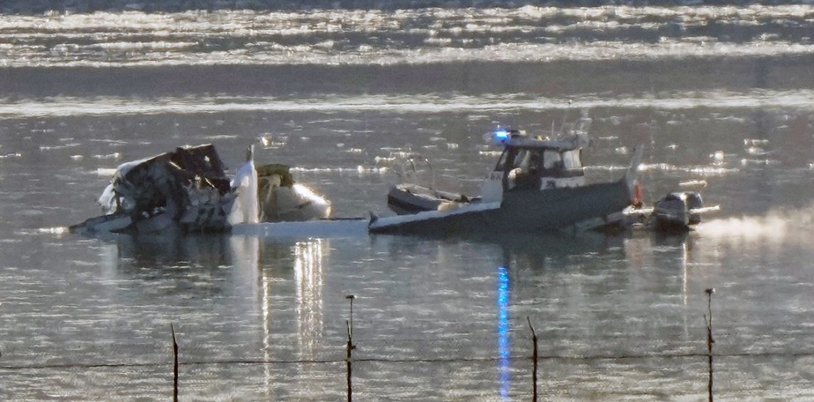 Washington: Un argentino viajaba en el avión que chocó con un helicóptero