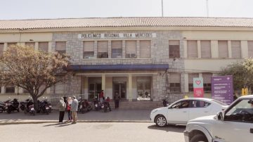 Viajaban en moto con una beba a bordo y la mantita que la envolvía se enredó en una rueda
