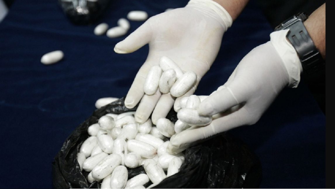 Detuvieron a dos mujeres bolivianas con 80 cápsulas de cocaína