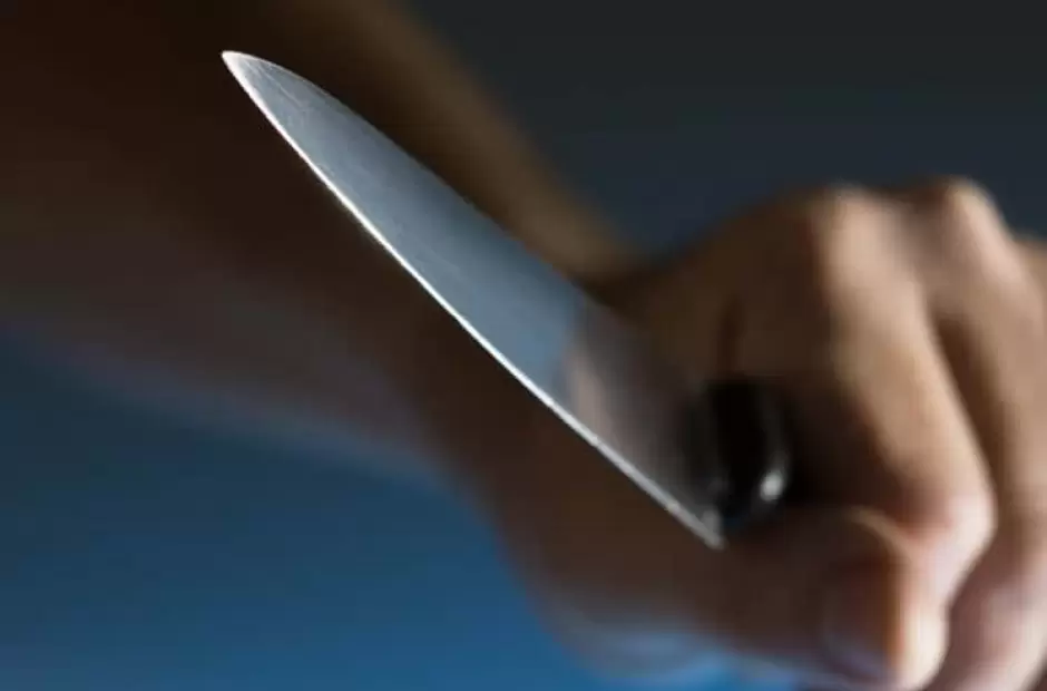 Le secuestraron un cuchillo a una chica en Besares y Avellaneda de La Banda