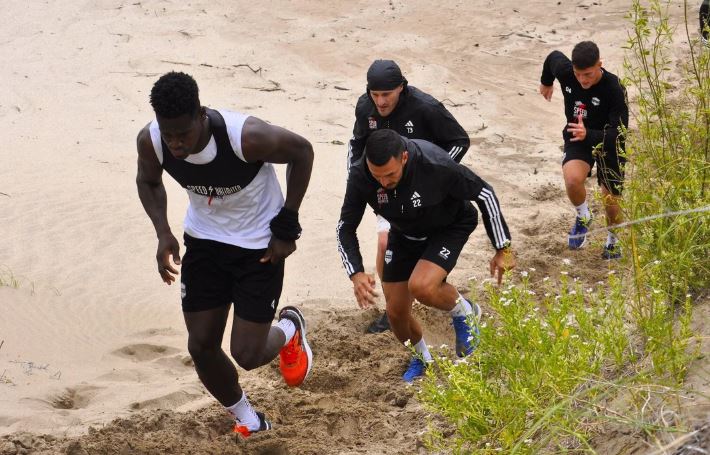 Deportiva Riestra: exigente pretemporada con cuatro entrenamientos y anuncio de OCHO refuerzos en un día