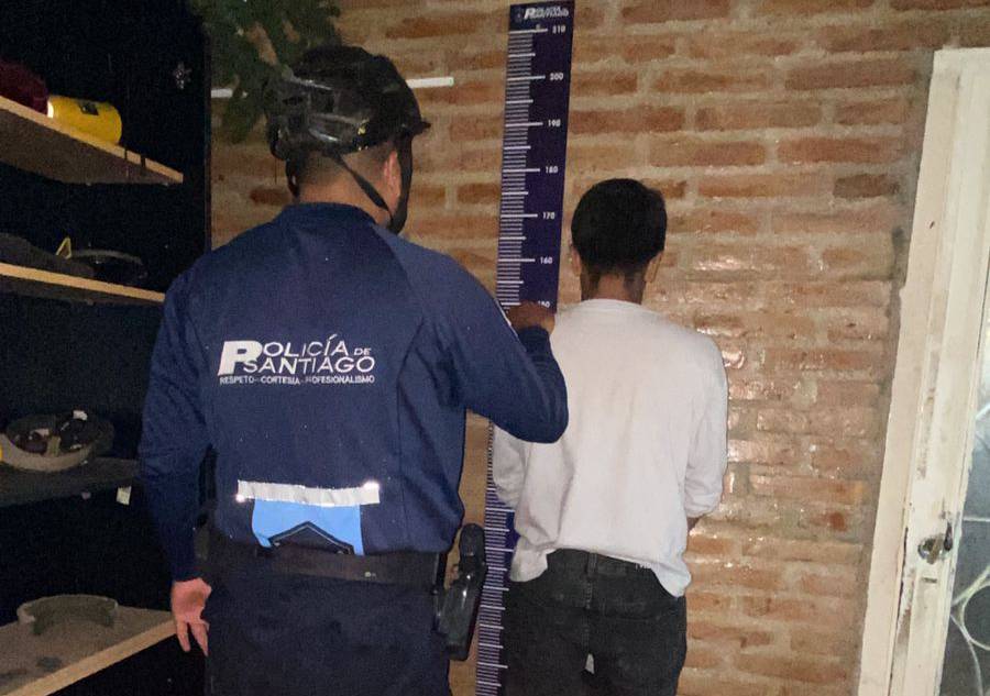Tucumano caminaba por La Banda cuando fue interceptado por la Policía: tenía pedido de captura nacional