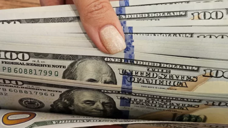 “Fiebre verde” post-cepo: Los argentinos compraron más de 26.000 millones de dólares