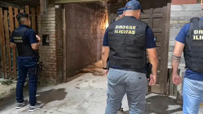 Santiagueños detenidos en San Bernardo por montar un “quiosco” de droga