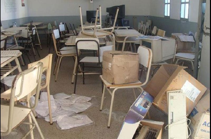 Los chicos de vacaciones, los ladrones aprovechan: denuncian cuatro robos en escuelas, en menos de 12 horas