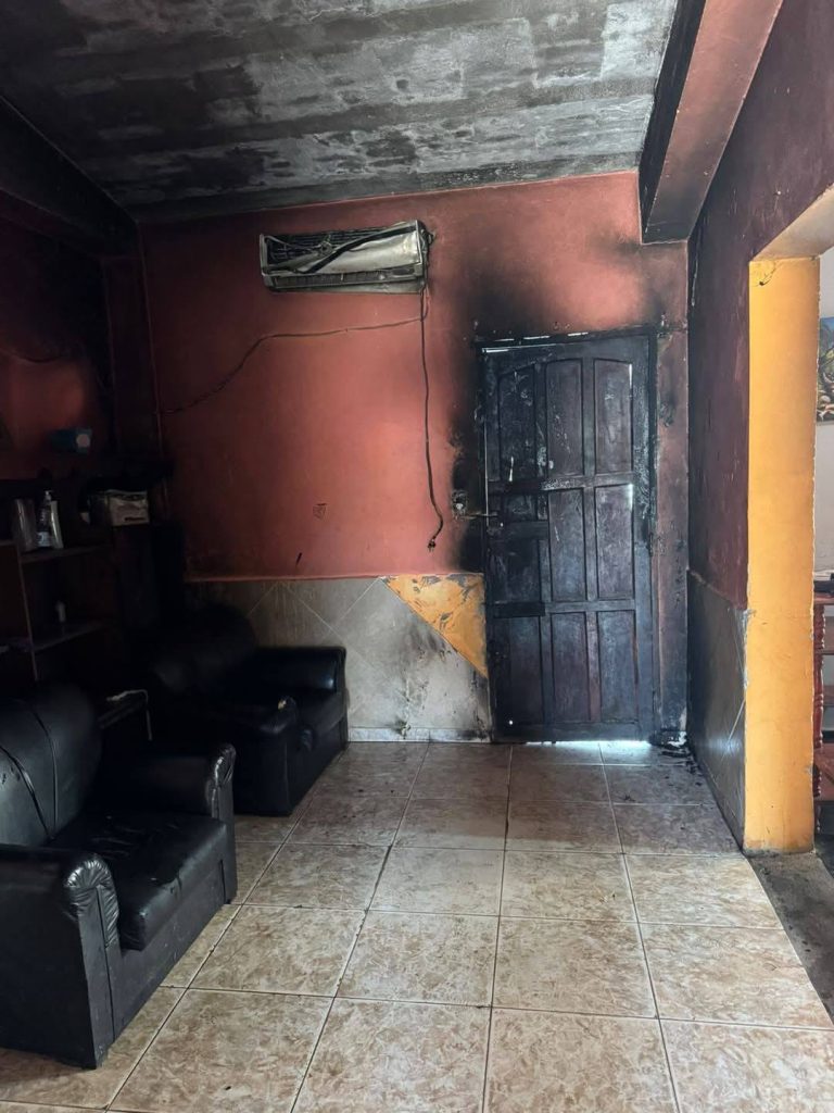 Un hombre de 69 años en estado crítico tras explotarle una botella de alcohol