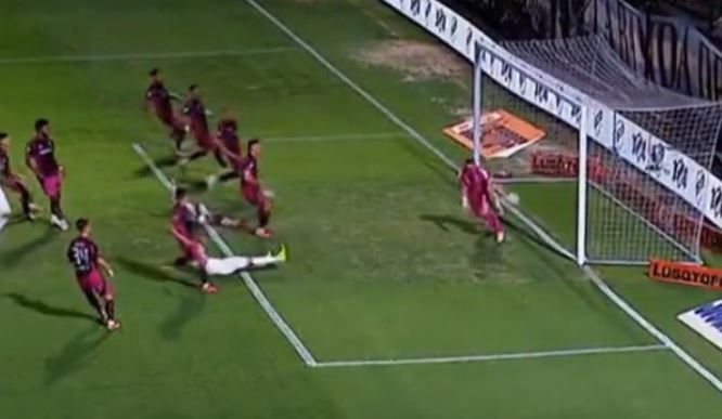 VIDEO. Así fue el grosero error de Franco Armani que terminó en el gol de Platense