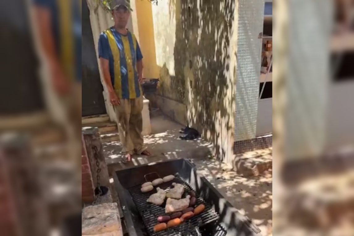 Insólito video: fue al cementerio a visitar a sus padres y se encontró con un asado a la parrilla