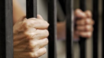 Máxima tensión en la comisaría 8ª: internos trataron de agredir a los policías