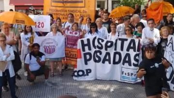 Protesta frente al Ministerio de Salud de la Nación en reclamo por medicamentos a pacientes oncológicos