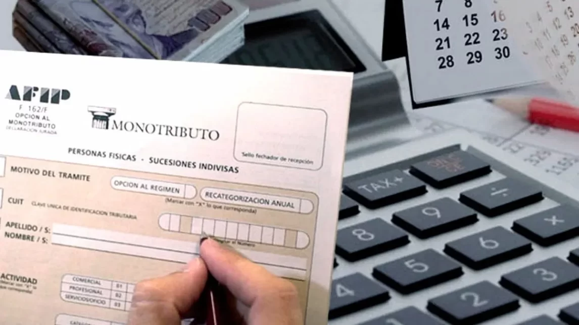 El piso de Ganancias aumentará cerca de 12% y el Monotributo subirá en torno a 21%