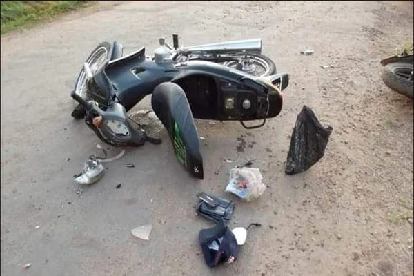 Un motociclista sufrió heridas tras caer en una zanja sin señalizar