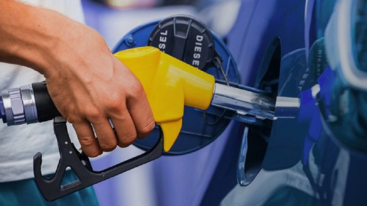 YPF anunció que congelará los precios de sus combustibles por 45 días