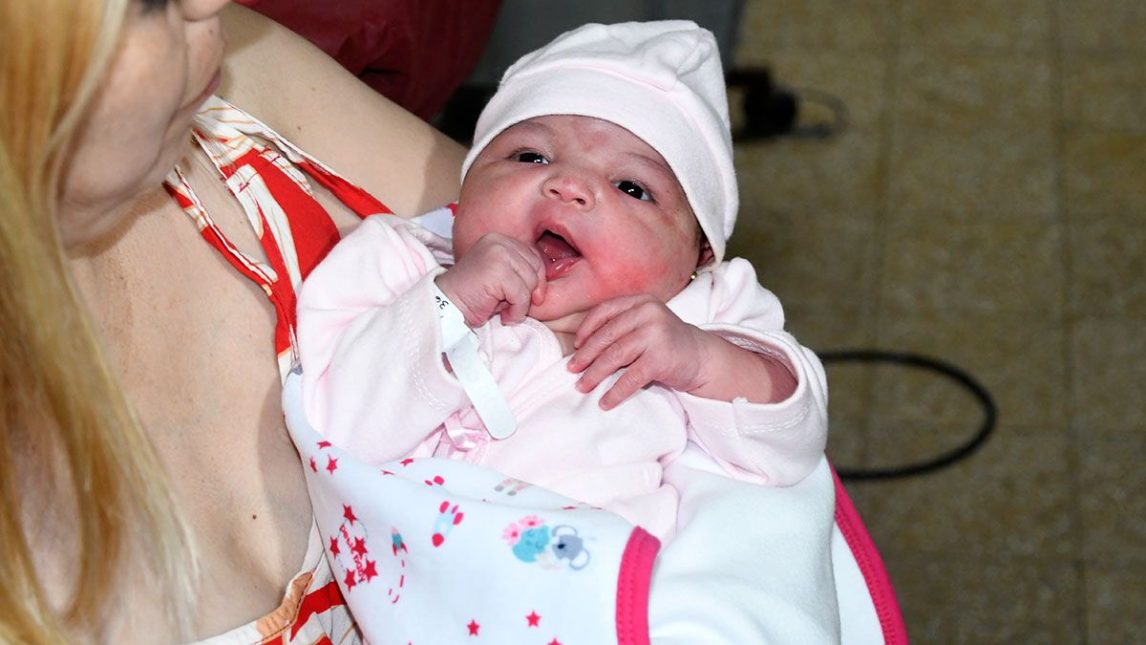 Olivia Orellana, la primera bebé del 2025 en Santiago del Estero, llegó al mundo en plena celebración de Año Nuevo