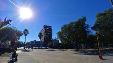 Alerta Roja y 40,8°C de sensación térmica: el calor no da tregua y arde la Madre de Ciudades