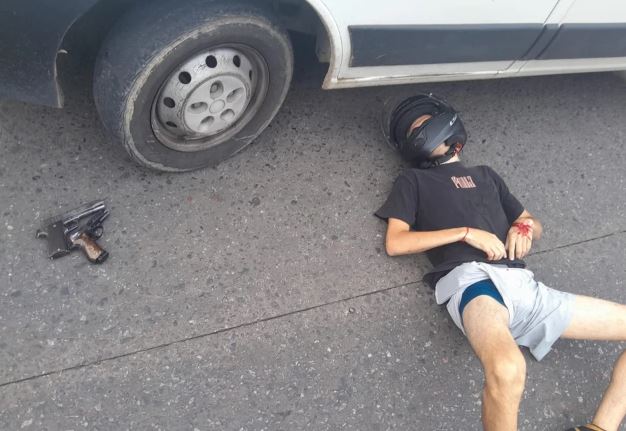 IMPACTANTE VIDEO. Un policía mató a un delincuente que quiso robarle a plena luz del día