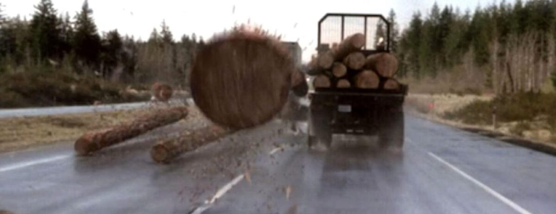 Como en “Destino Final” pero en Santiago del Estero: un poste cayó sobre la ruta y casi provoca una tragedia